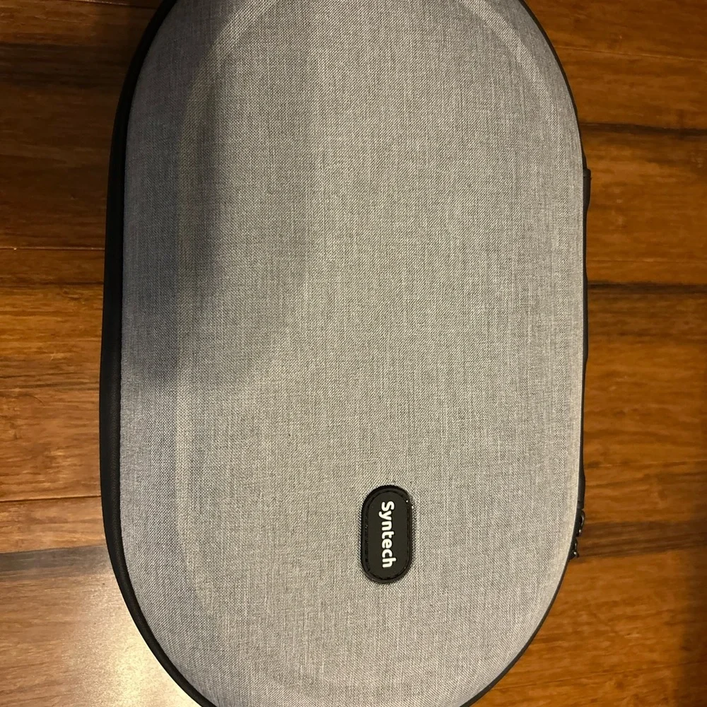 Oculus VR Headset with Controllers - White and carrying case